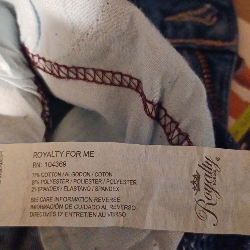 6157..Royalty Bermuda Shorts, Slim Sleek Size 12, W33" 10 1/2"Inseam 12"Rise - Picture 6 of 6